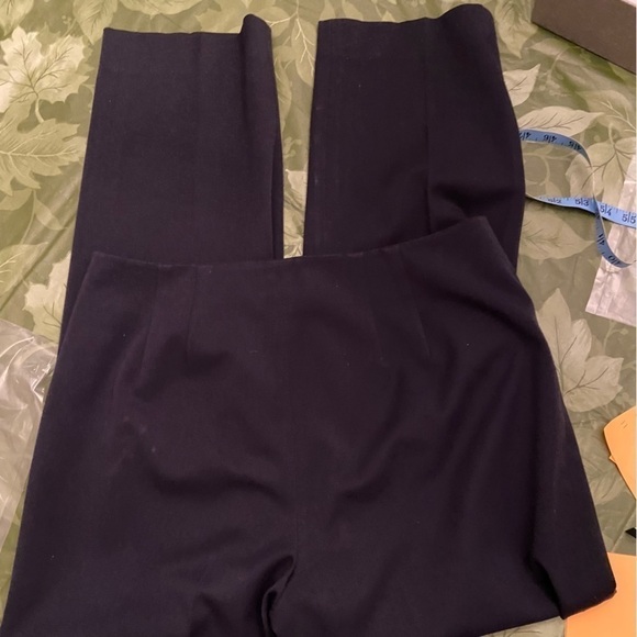𝅺TALBOTS petites navy dress pants are perfect for the modern female executive. - Picture 5 of 6